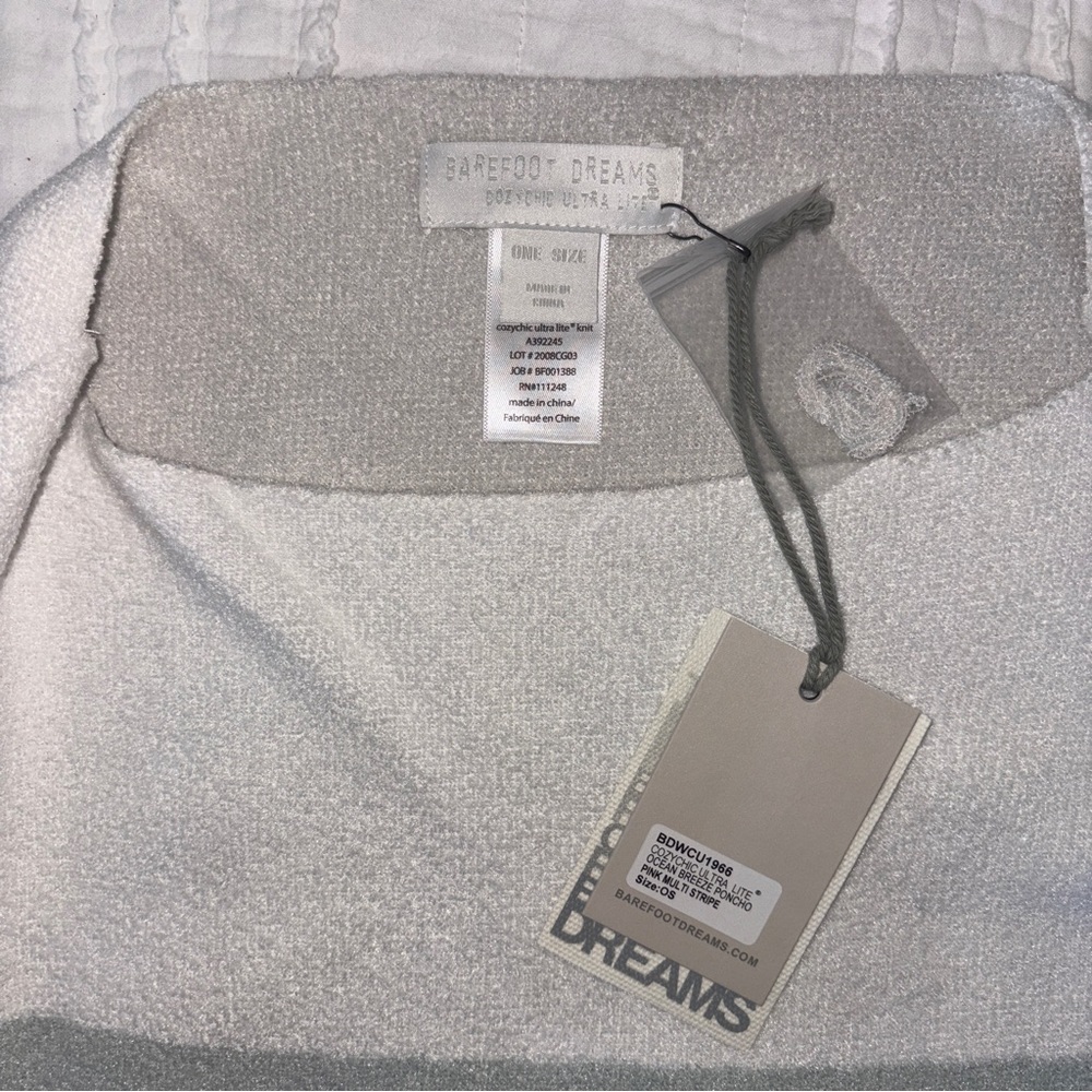 NWT Barefoot Dreams CozyChic Ultra Lite Poncho - Picture 3 of 3